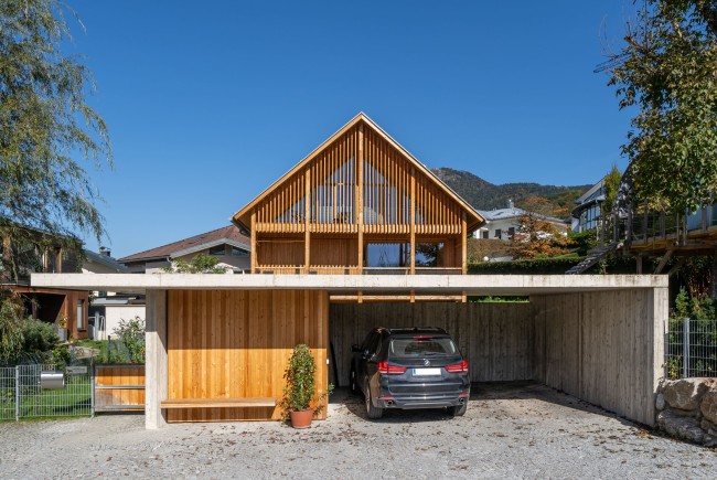 <div class='title1'></div><div class='title2'></div>