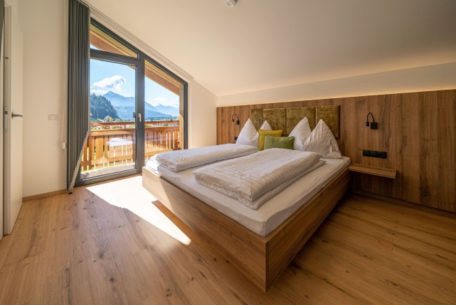 <div class='title1'></div><div class='title2'></div>