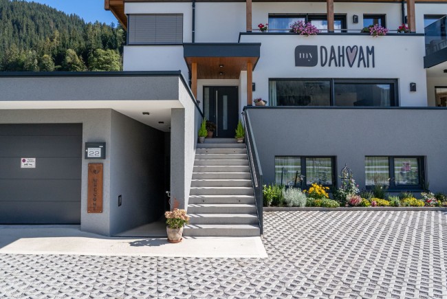 <div class='title1'></div><div class='title2'></div>