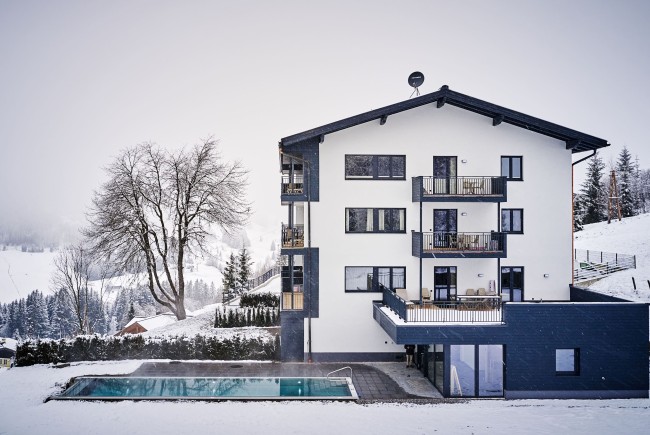 <div class='title1'></div><div class='title2'></div>