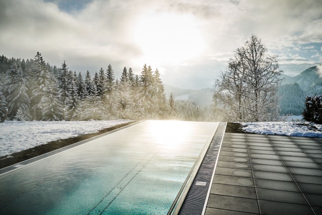 <div class='title1'></div><div class='title2'></div>