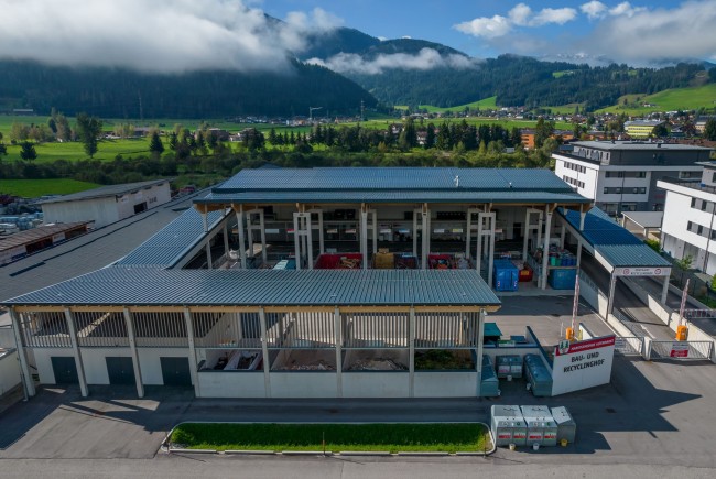 <div class='title1'></div><div class='title2'></div>