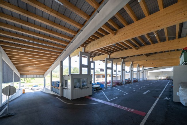 <div class='title1'></div><div class='title2'></div>