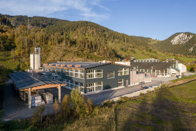 <div class='title1'></div><div class='title2'></div>