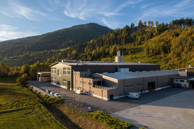 <div class='title1'></div><div class='title2'></div>