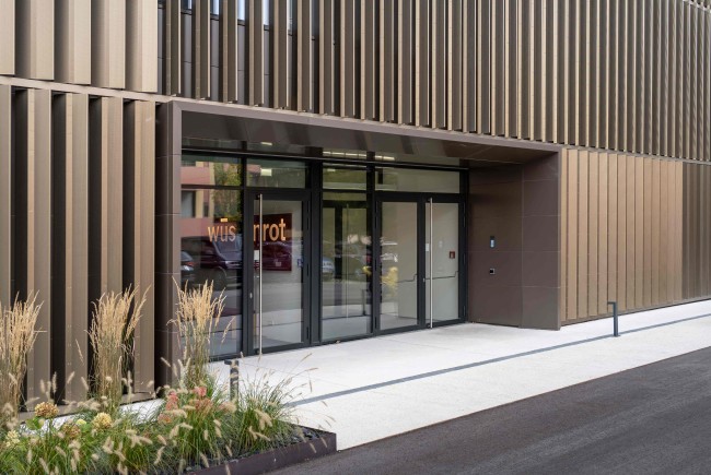 <div class='title1'></div><div class='title2'></div>