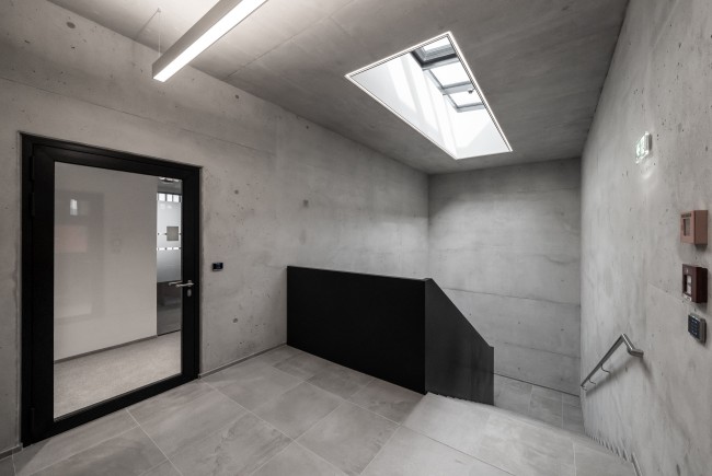 <div class='title1'></div><div class='title2'></div>