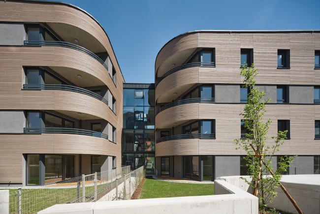 <div class='title1'></div><div class='title2'></div>