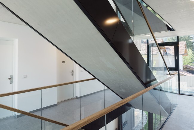 <div class='title1'></div><div class='title2'></div>