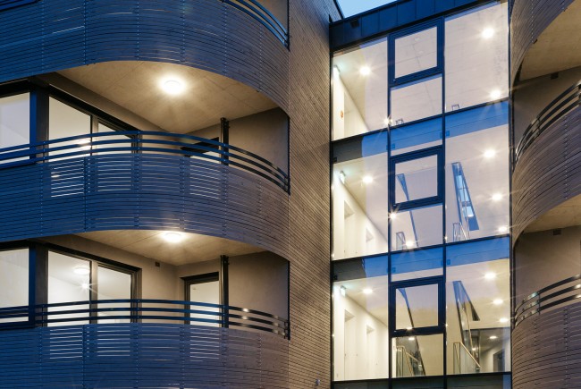 <div class='title1'></div><div class='title2'></div>