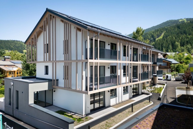 <div class='title1'></div><div class='title2'></div>