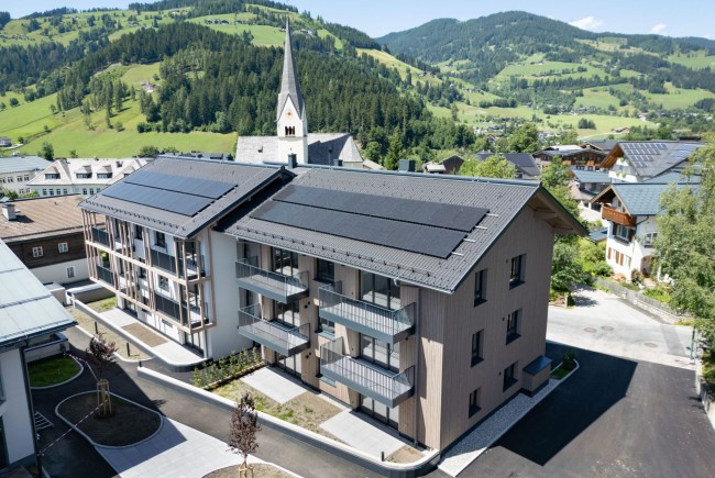 <div class='title1'></div><div class='title2'></div>